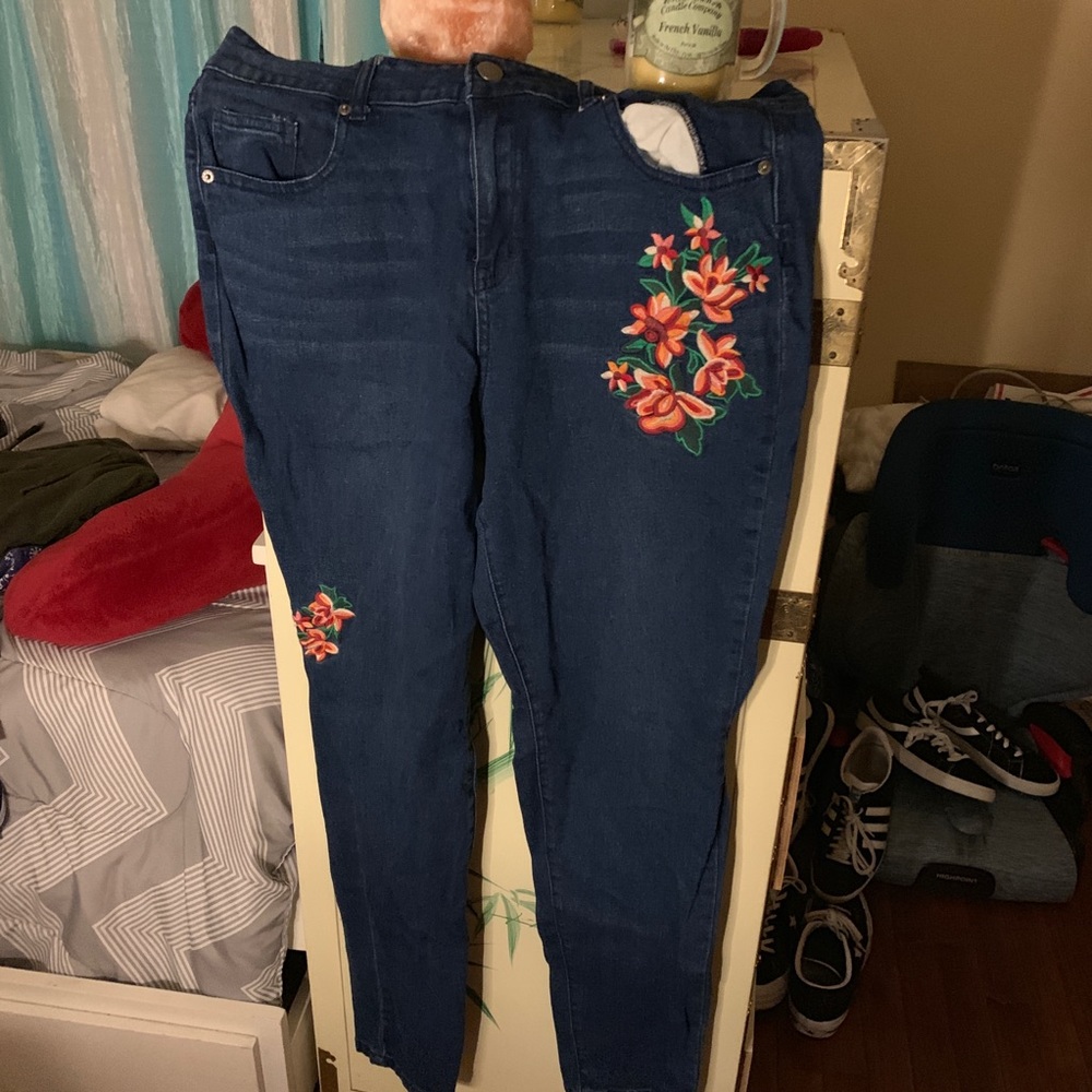 High waisted embroidered jeans